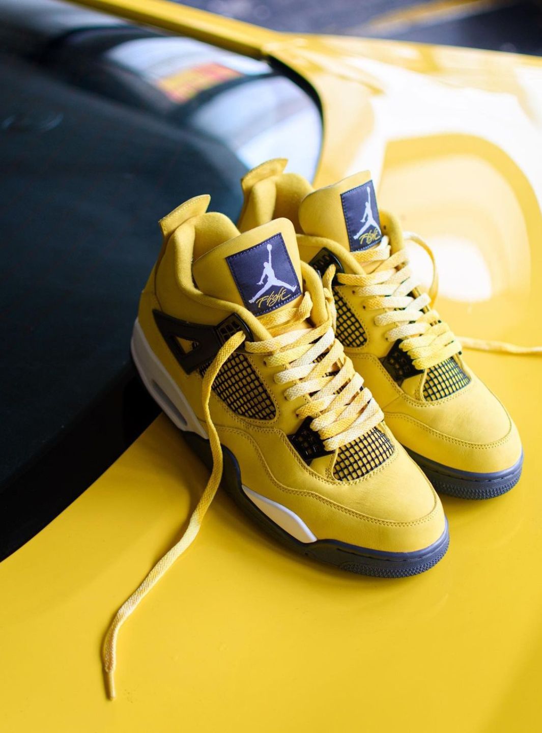 Air Jordan 4 Retro Lightning (2021)