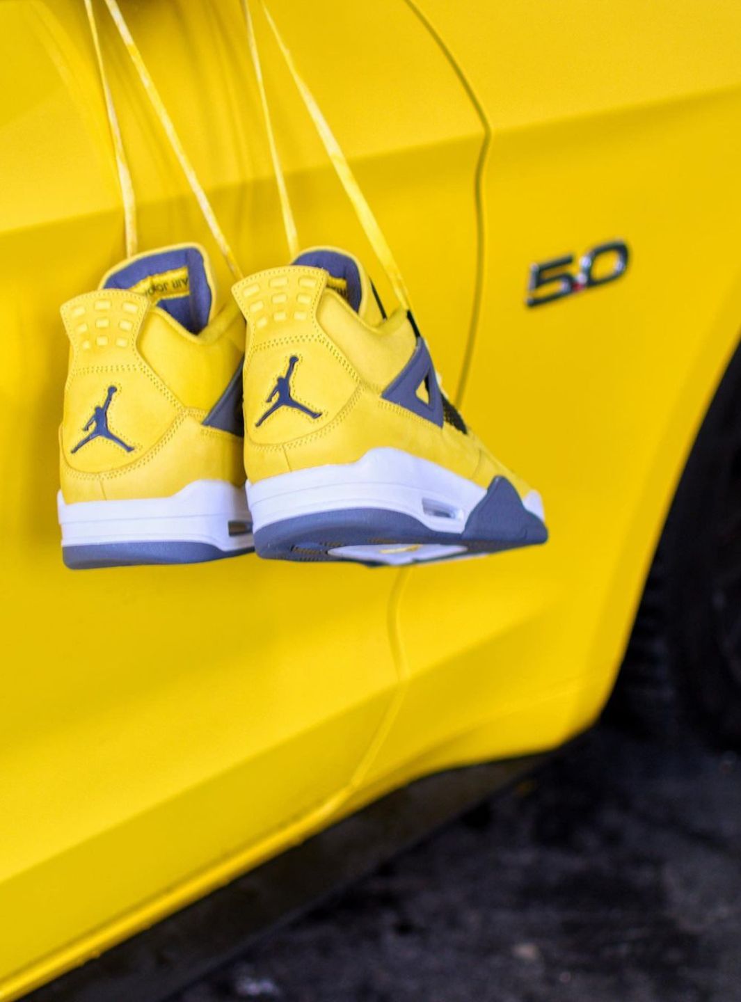 Air Jordan 4 Retro Lightning (2021)