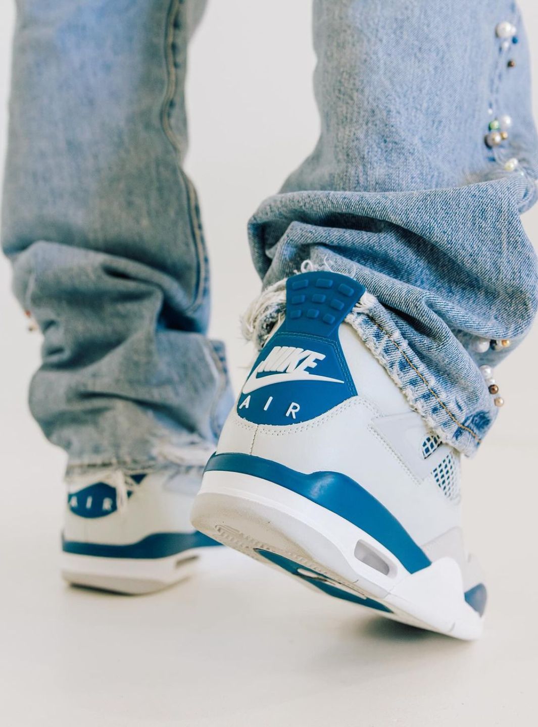 Air Jordan 4 Retro Military Blue (2024)